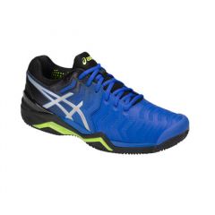 ASICS GEL-RESOLUTION 7 CLAY tenisa apavu tuvplāns uz balta fona, ar AHAR+ zoli, DuoMax atbalstu un GEL amortizāciju ilgmūžībai un stabilitātei uz māla kortiem.