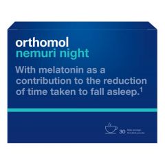 Orthomol® Nemuri uztura bagātinātāja tuvplāns uz balta fona, satur melatonīnu, vitamīnus un augu ekstraktus mierīgam miegam un relaksācijai.