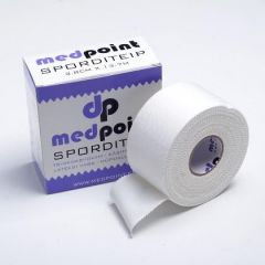 Medpoint AirGo lentes un tās iepakojuma tuvplāns uz balta fona, izgatavota no 100% kokvilnas ar elpojošu cinka oksīda līmi un augstu saķeri profesionālai sporta lietošanai.