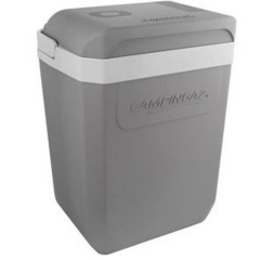 Tuva Campingaz Powerbox Plus 28 L elektriskā dzesētāja fotogrāfija uz balta fona, ar 30 % uzlabotu siltumizolāciju, ļoti klusu ventilatoru (līdz 39 dB) un aizslēdzamu vāku. Tilpums: 28 L, ietilpst 8 x 1,5 L pudeles. Aprīkots ar antibakteriālu ventilācijas