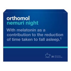 Orthomol® Nemuri uztura bagātinātāja tuvplāns uz balta fona, satur melatonīnu, vitamīnus un augu ekstraktus mierīgam miegam un relaksācijai.