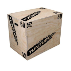 Tunturi PLYO Box 50/60/75 koka vingrošanas kaste ir paredzēta lēcienu un pliometriskajiem treniņiem, izgatavota no 20 mm saplākšņa ar trīs augstuma iespējām vienā kastē; tuvplāna bilde uz balta fona.